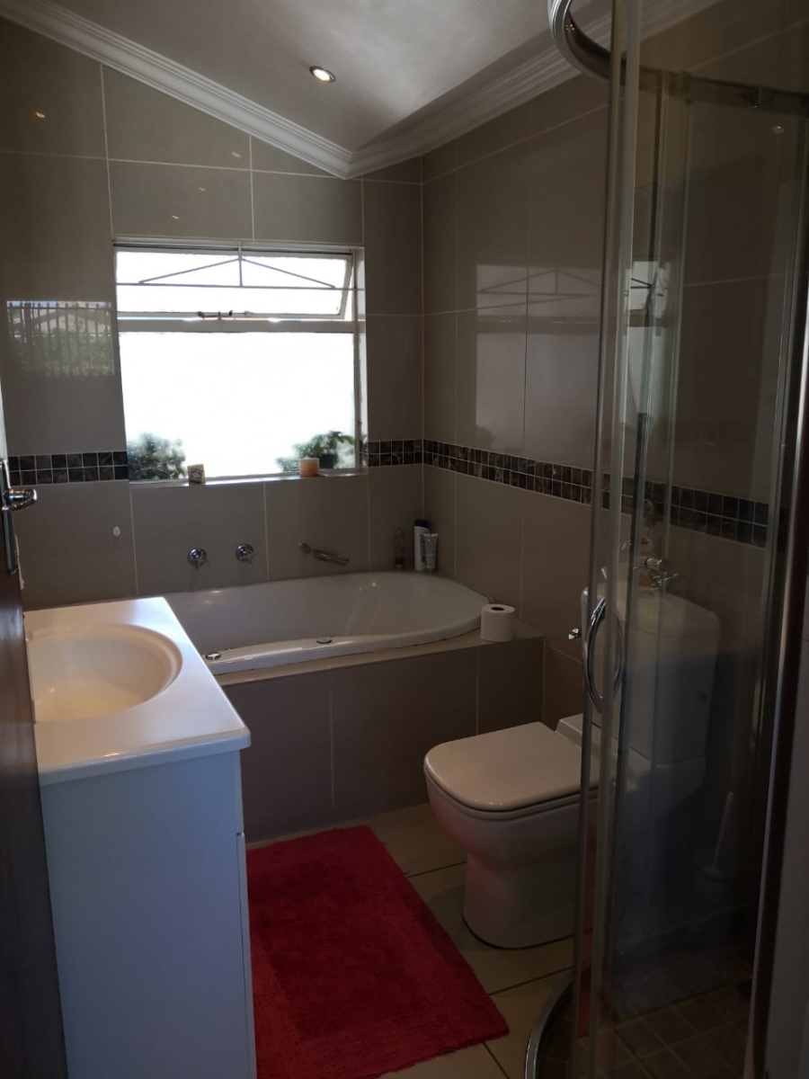 To Let 4 Bedroom Property for Rent in Chrismar Western Cape